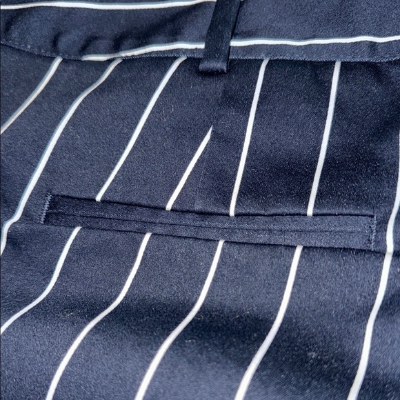 Reitmans Blue and White Pin Stripe Flat Front Shorts with Pockets - Picture 5 of 13